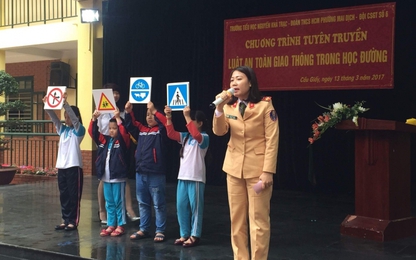 CSGT Hà Nội "lên lớp" giảng Luật giao thông cho học sinh tiểu học