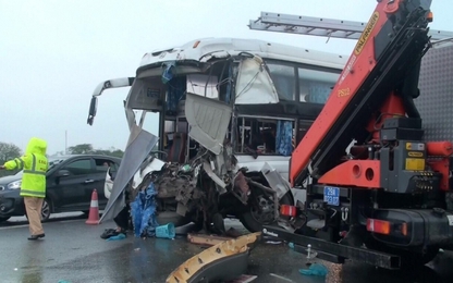 Xe cứu hoả đi cứu nạn bị tai nạn trên cao tốc Pháp Vân-Cầu Giẽ