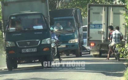 VIDEO: Lạnh gáy hình ảnh xe tải rầm rập né BOT Hà Nội-Bắc Giang