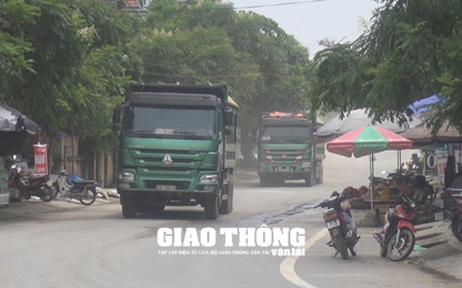 ‘Giặc quá tải’ trẩy hội sát vách trụ sở Thanh tra giao thông Hà Nội
