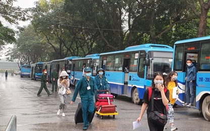 Huy động xe buýt đưa 250 người âm tính với COVID-19 trở về địa phương