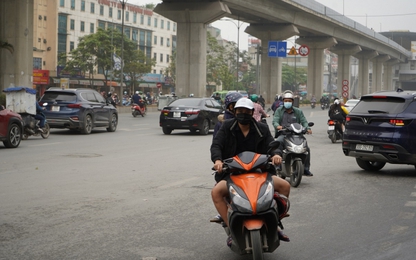 Vô tư đi ngược chiều đường Nguyễn Trãi, Hà Nội