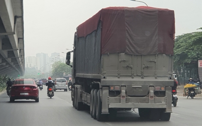 Xe container cắt nóc 'lộng hành' phố cấm Hà Nội
