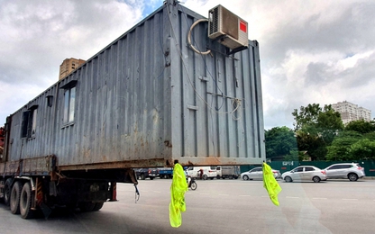Hoảng hồn ôtô tải 'cõng' thùng container