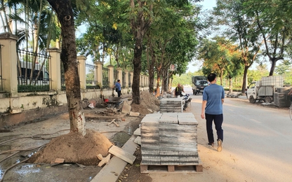 Nguy cơ mất ATGT dự án cải tạo vỉa hè trung tâm hành chính quận Hoàng Mai, Hà Nội
