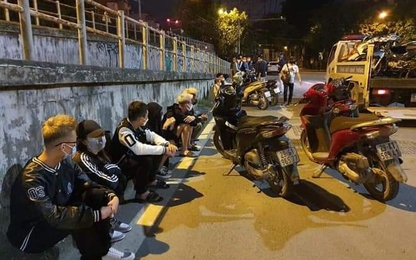 Cảnh sát bắt giữ hơn 40 "quái xế" náo loạn đường phố Hà Nội