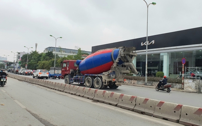 Hà Nội: Cận Tết Nguyên đán, xe bồn bê tông lại 'đại náo' nội đô
