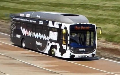 Xe bus chạy bằng phân bò lập kỷ lục tốc độ