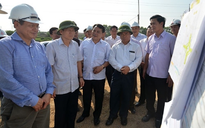 Thứ trưởng Nguyễn Nhật kiểm tra tiến độ thi công Quốc lộ 38