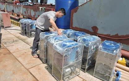 Tặng 14 máy 'lọc nước biển thành nước ngọt' cho chiến sỹ nhà giàn