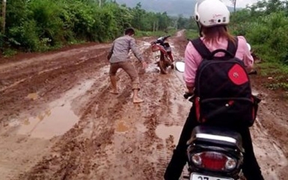 Nghệ An: Người dân đua nhau "vồ ếch" trên đường làng