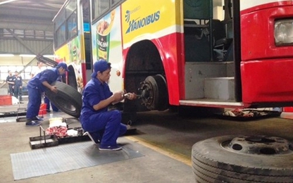 Hơn 100 thợ sửa chữa xe buýt Hà Nội thi thố tay nghề
