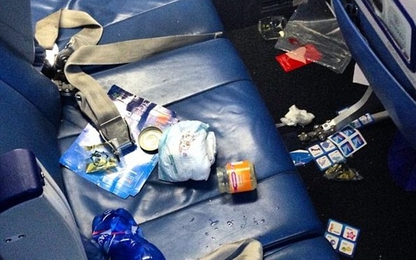 Mạng xã hội "sôi sục" vì những hành khách bất lịch sự trên máy bay