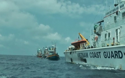 Bắt tàu Thái Lan bán dầu lậu trong vùng biển Việt Nam