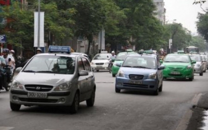 Hiệp hội vận tải Hà Nội kiến nghị dừng hoạt động của Uber, Grabtaxi