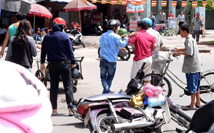 Giao thông Việt: Cứ va chạm là “chiến” nhau