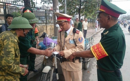 Hà Nội: Cựu chiến binh phối hợp CSGT quyết dẹp xe thương binh giả