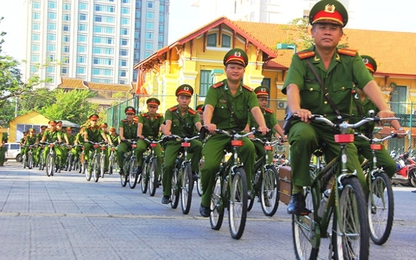 260 chiến sĩ cảnh sát khu vực Huế tuần tra bằng xe đạp