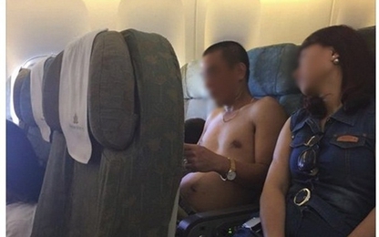 "Nóng mặt" vì những hành vi cởi trần, sexy trên máy bay