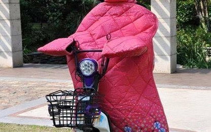 Rộ mốt "chăn bông" cho người đi xe máy