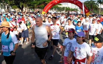 Hơn 18.000 người tham gia chạy bộ từ thiện Terry Fox 2015