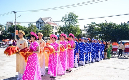 Đà Nẵng tổ chức rước dâu tập thể bằng xích lô cho công nhân