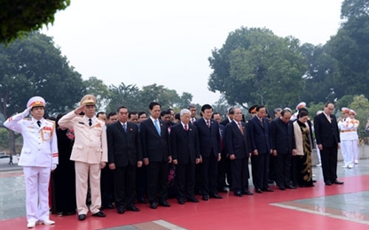 Lãnh đạo cấp cao vào Lăng viếng Hồ Chủ tịch trước thềm Đại hội Đảng