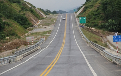Xử lý mái dốc để tránh sạt lở trên cao tốc Nội Bài-Lào Cai