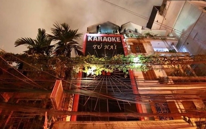 Hà Nội: Cháy lớn ở quán karaoke trên đường Đê La Thành