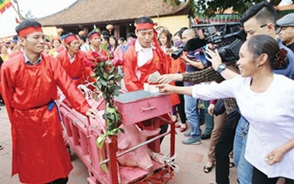 Sợ mất danh hiệu làng văn hóa, Ném Thượng không chém lợn giữa sân đình