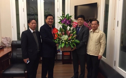 Thường trực Đảng ủy chúc mừng Bộ trưởng Đinh La Thăng tái đắc cử