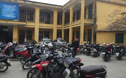 Hà Nội: Học sinh nghỉ học để lấy chỗ đỗ xe ô tô
