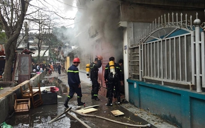 Hà Nội: Cháy chung cư cũ ở đường Giảng Võ