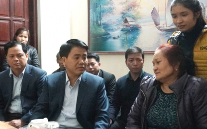 Chủ tịch UBND TP Hà Nội thăm hỏi gia đình nạn nhân vụ xe Camry