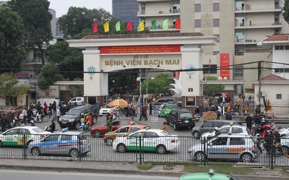 Nhức nhối “điểm đen” giao thông trước cổng Bệnh viện Bạch Mai