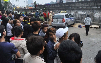 Bé trai trong vụ taxi tông 2 bà cháu đã tử vong