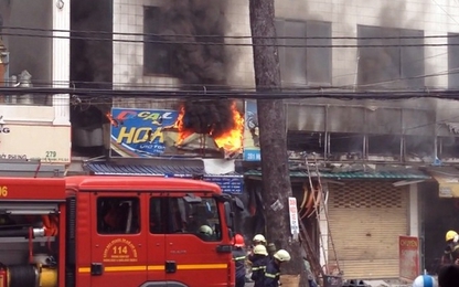 Hỏa hoạn lớn ở trung tâm Sài Gòn, 4 cửa hàng cháy rụi