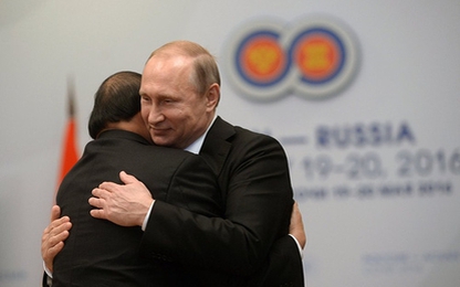 Tổng thống Putin nồng nhiệt chào đón Thủ tướng Nguyễn Xuân Phúc