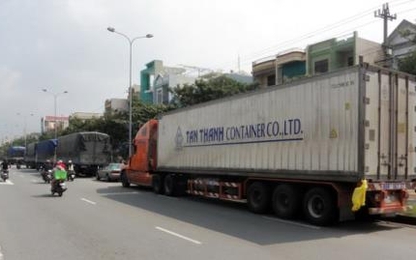 Container siêu trường giá rẻ của Trung Quốc ồ ạt tràn vào Việt Nam