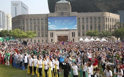 Hàng ngàn đổ về Seoul đi bộ nhằm kêu gọi hoà bình thế giới