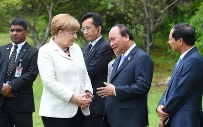 Thủ tướng Nguyễn Xuân Phúc hội ngộ Tổng thống Obama ở hội nghị G7