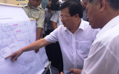 Phó Thủ tướng Trịnh Đình Dũng thị sát công trình thủy điện gây bất cập