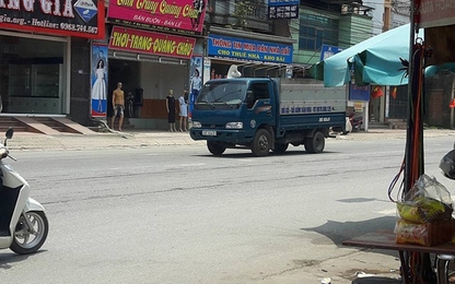 Nam thanh niên bị nhóm người đi ô tô chặn xe, chém đứt lìa tay