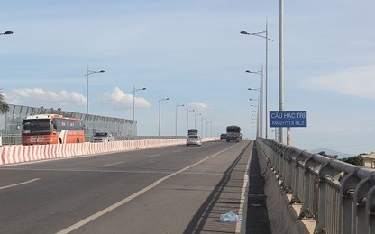 Cấm toàn bộ xe ô tô lưu thông qua cầu Việt Trì trên QL2.