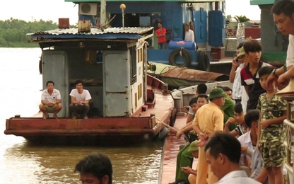 Tìm thấy bé trai 8 tuổi trong vụ chìm tàu khiến cả nhà tử vong