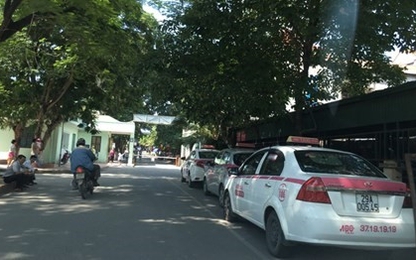 Bệnh viện Nhi cam kết xử lý xe 'dù', độc quyền taxi