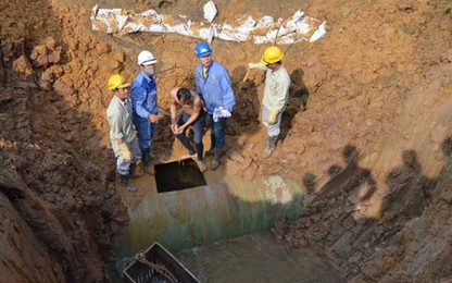 Đường ống sông Đà vỡ lần thứ 18, hàng ngàn hộ dân mất nước