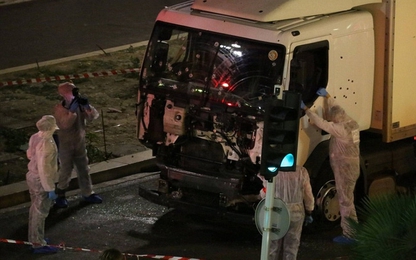 Pháp: Thảm sát đúng ngày Quốc khánh, gần 200 người thương vong