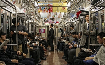 Nể phục sự văn minh của người Nhật trên những chuyến tàu điện ngầm