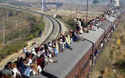 Trộm khoét nóc xe lửa lấy đi 750.000 USD ở Ấn Độ